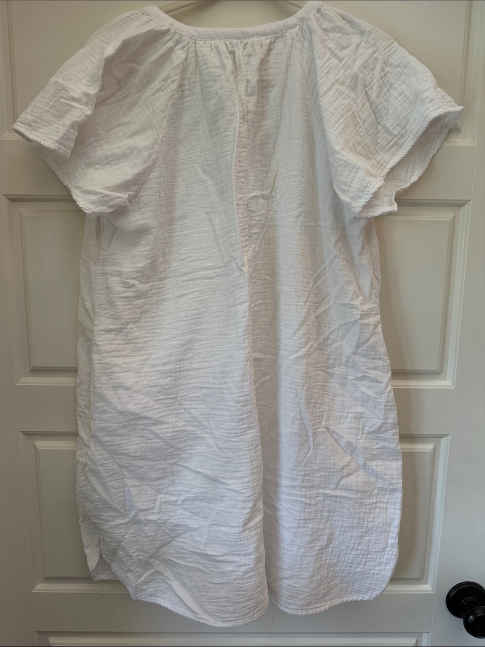 Universal Thread White Split V-Neck Tunic - Picture 3 of 3